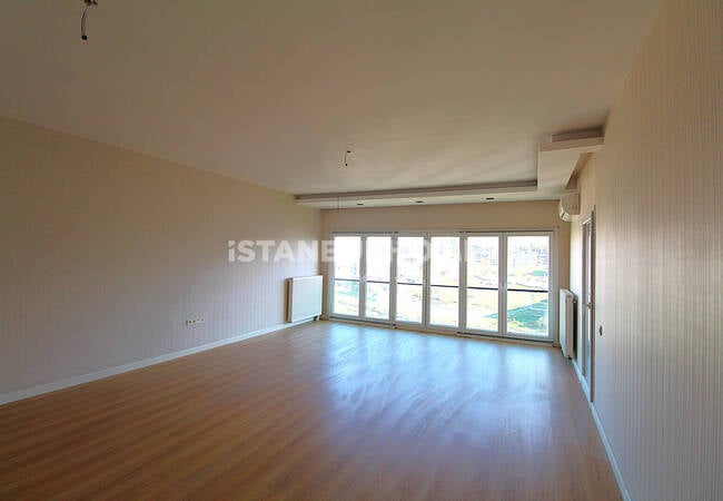 Istanbul Homes ® تقدم شققاً للبيع في بيليكدوزو. الشقق الواسعة بالقرب من المرسى تقع في مجمع مع مسبح، وأمن، وكراج للسيارات. 12