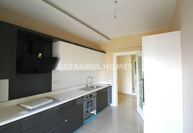 Istanbul Homes ® تقدم شققاً للبيع في بيليكدوزو. الشقق الواسعة بالقرب من المرسى تقع في مجمع مع مسبح، وأمن، وكراج للسيارات. 18