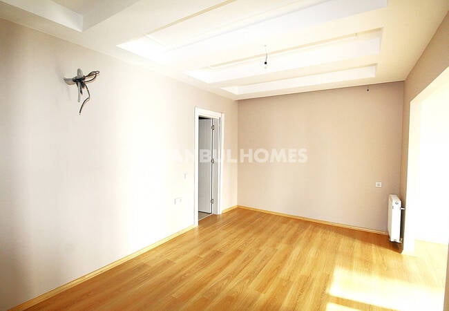 Istanbul Homes ® تقدم شققاً للبيع في بيليكدوزو. الشقق الواسعة بالقرب من المرسى تقع في مجمع مع مسبح، وأمن، وكراج للسيارات. 20