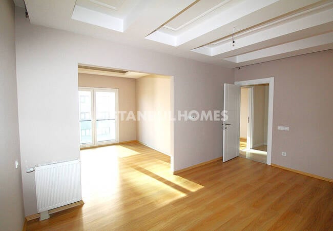 Istanbul Homes ® تقدم شققاً للبيع في بيليكدوزو. الشقق الواسعة بالقرب من المرسى تقع في مجمع مع مسبح، وأمن، وكراج للسيارات. 21