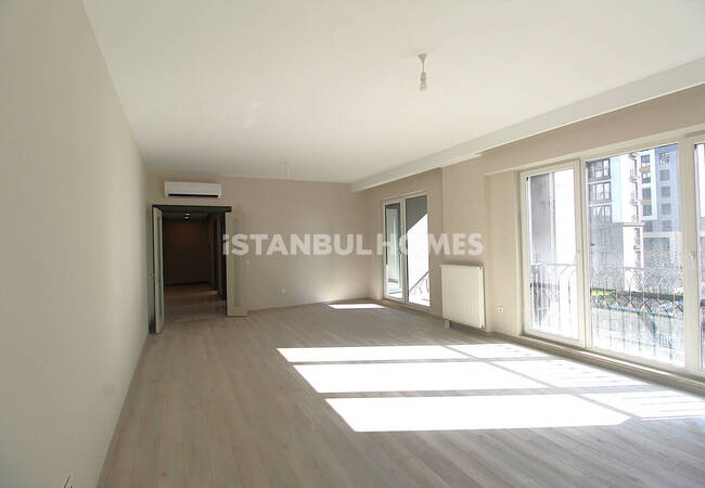 City-view Apartments with Pools and Sports Fields in Başakşehir 19