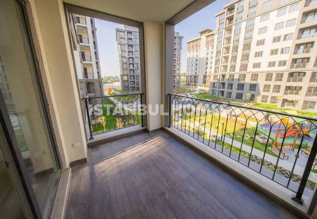 City-view Apartments with Pools and Sports Fields in Başakşehir 38