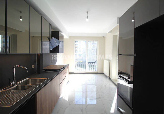 City-view Apartments with Pools and Sports Fields in Başakşehir 21