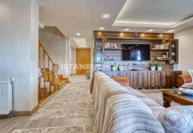 Spacious Villa with Pool Near Marina in Buyukcekmece Istanbul 11