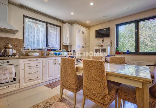 Spacious Villa with Pool Near Marina in Buyukcekmece Istanbul 12