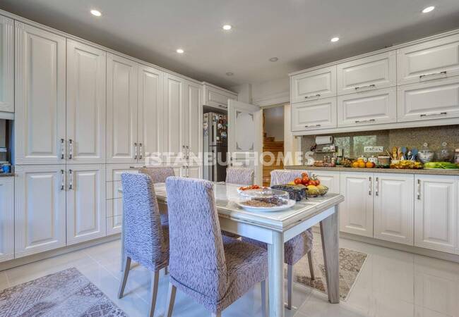 Spacious Villa with Pool Near Marina in Buyukcekmece Istanbul 13