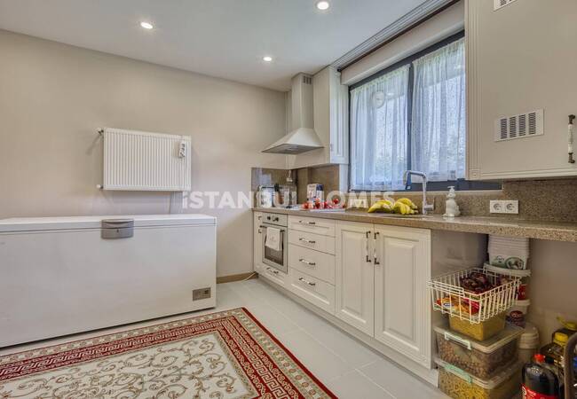Spacious Villa with Pool Near Marina in Buyukcekmece Istanbul 14