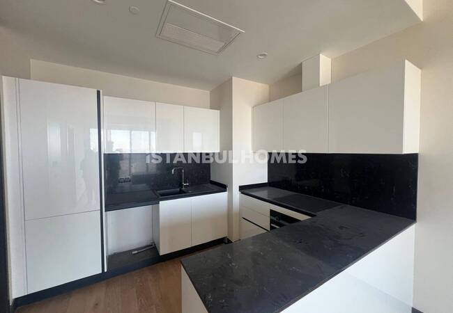 Sea-view 1-bedroom Flat in a Complex with Pool in Kadıköy Istanbul 8