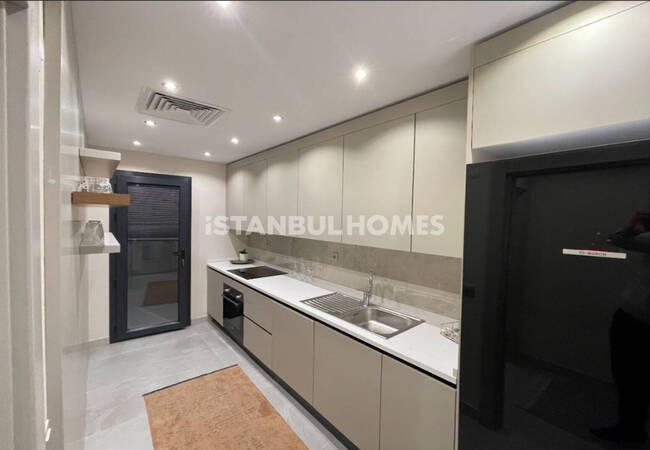 Elegant Apartments with Indoor Pool in Kucukcekmece 10