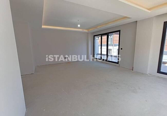 Villas in a Complex with Pool and Parking in Istanbul Basaksehir 4
