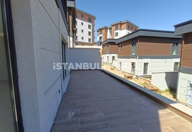 Villas in a Complex with Pool and Parking in Istanbul Basaksehir 20