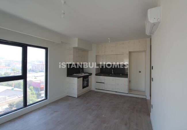 Modern Middle Floor Apartments with Garden in Zeytinburnu 5