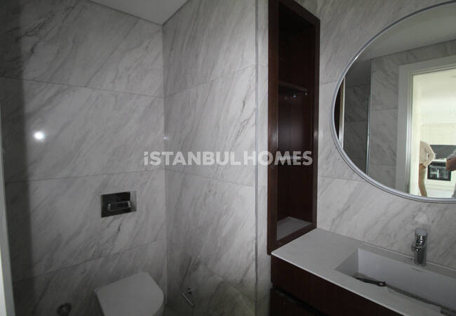 Modern Middle Floor Apartments with Garden in Zeytinburnu 9