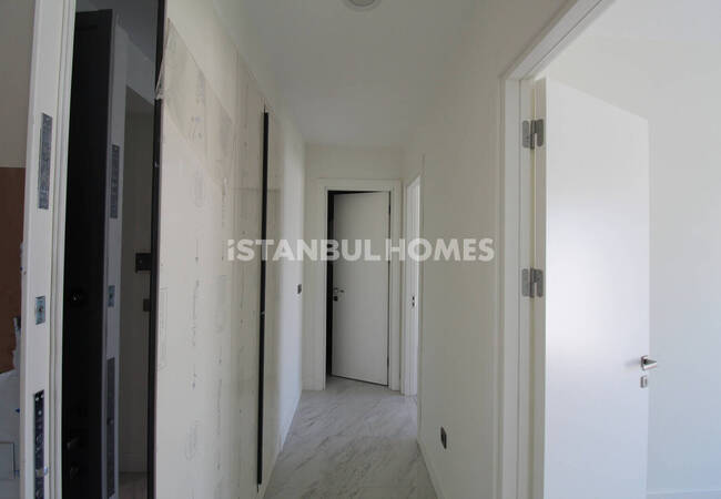 Modern Middle Floor Apartments with Garden in Zeytinburnu 11