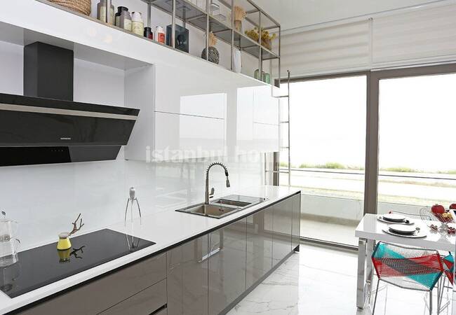 شقق في اسطنبول بالقرب من البحر في مجمع ساحلي رائع 15