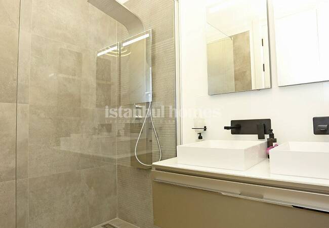 شقق في اسطنبول بالقرب من البحر في مجمع ساحلي رائع 25