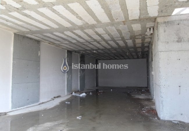 Advantageous Commercial Real Estate on a Shopping Street in Esenyurt 5