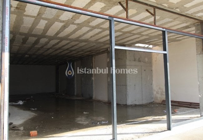 Advantageous Commercial Real Estate on a Shopping Street in Esenyurt 6