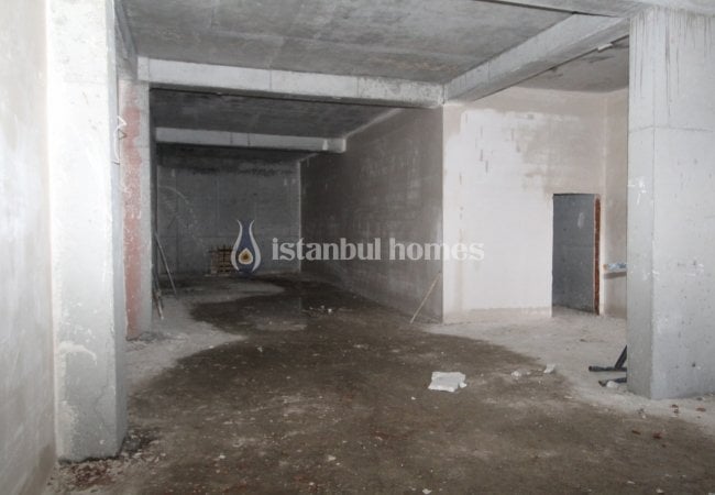 Advantageous Commercial Real Estate on a Shopping Street in Esenyurt 12