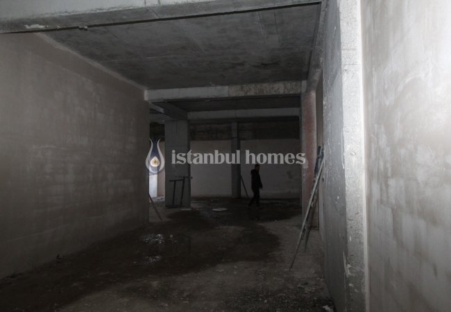 Advantageous Commercial Real Estate on a Shopping Street in Esenyurt 13