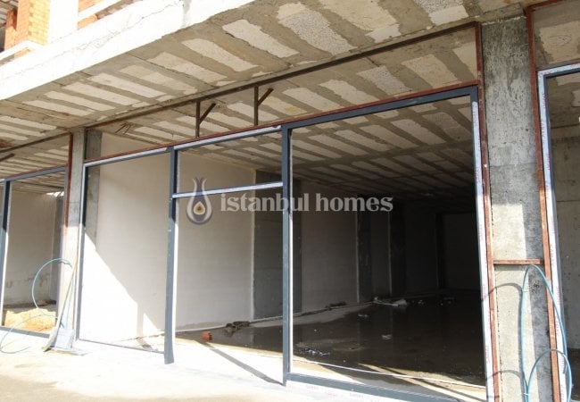 Advantageous Commercial Real Estate on a Shopping Street in Esenyurt 4