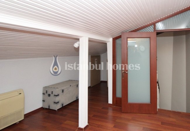 Kartal’da Merkezi Konumda Aile Konseptinde Tripleks Villa 32