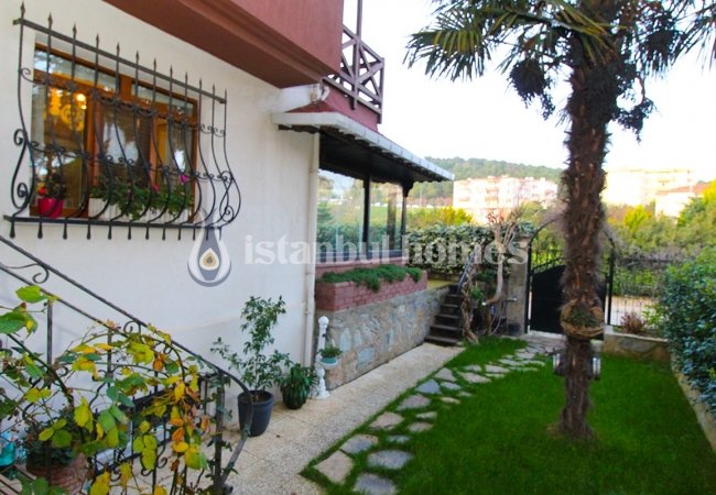 Kartal’da Merkezi Konumda Aile Konseptinde Tripleks Villa 42