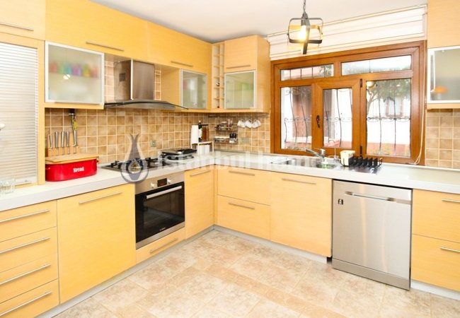 Kartal’da Merkezi Konumda Aile Konseptinde Tripleks Villa 11