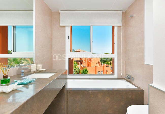 Apartments with Solarium in the Heart of the Golf Valley in Marbella 16