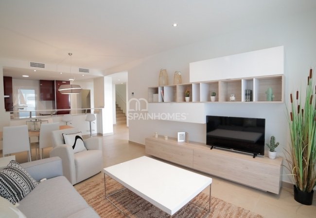 Almeria’da Özel Havuzlu ve Bahçeli Çağdaş Villalar 8