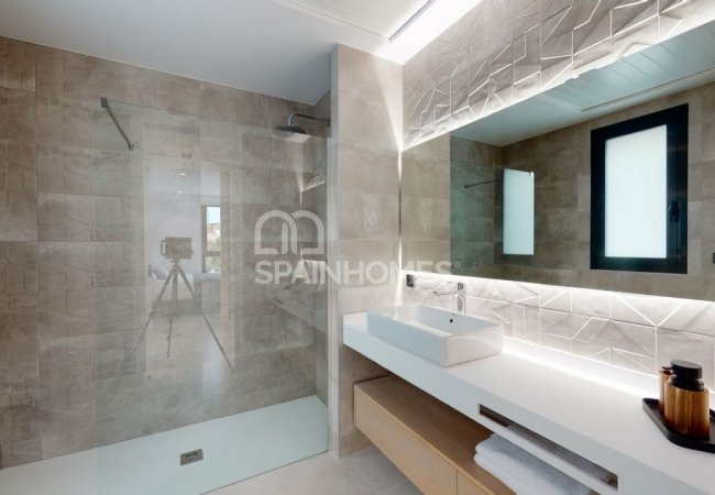 Luxury Villas with Private Pool, Basement and Solarium in Finestrat