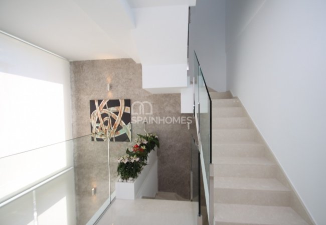 Modern İç Mekan Tasarımına Sahip Bahçeli Ferah Villalar 33