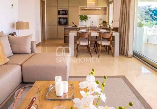 Benahavis'de Panoramik Deniz Manzaralı Teraslı Daireler 9