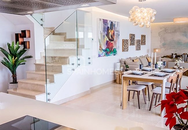 Benahavis'de Panoramik Deniz Manzaralı Teraslı Daireler 10