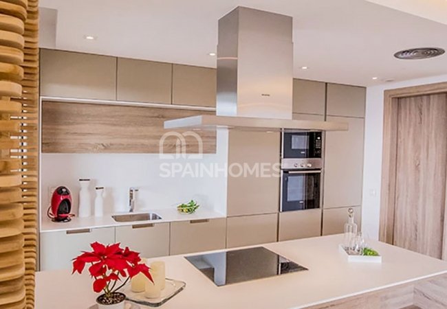 Benahavis'de Panoramik Deniz Manzaralı Teraslı Daireler 11