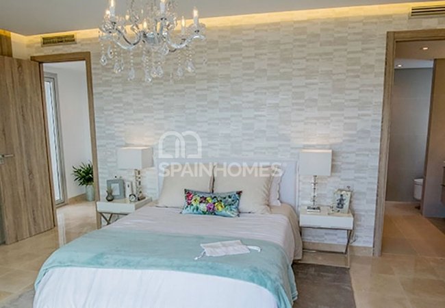 Benahavis'de Panoramik Deniz Manzaralı Teraslı Daireler 13