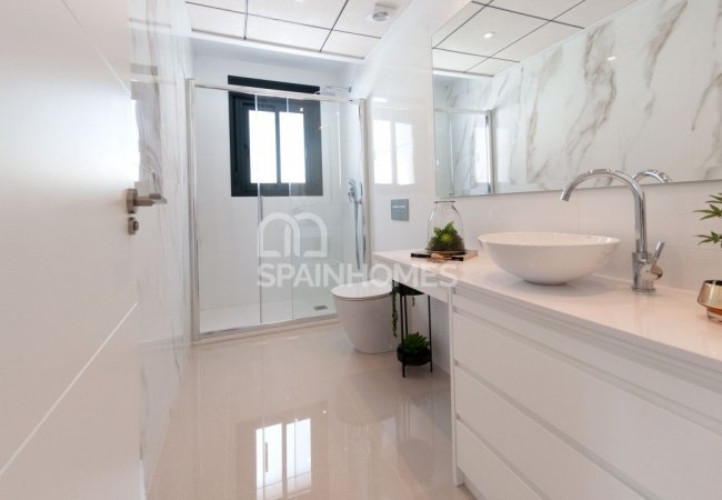 Key-ready Detached Villa with Swimming Pool in Ciudad Quesada 10