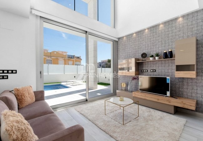 Turnkey Detached Villas with Swimming Pool in Orihuela Costa