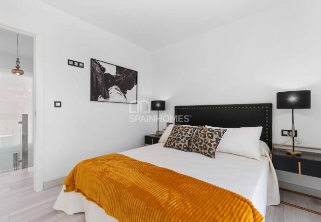 Turnkey Detached Villas with Swimming Pool in Orihuela Costa