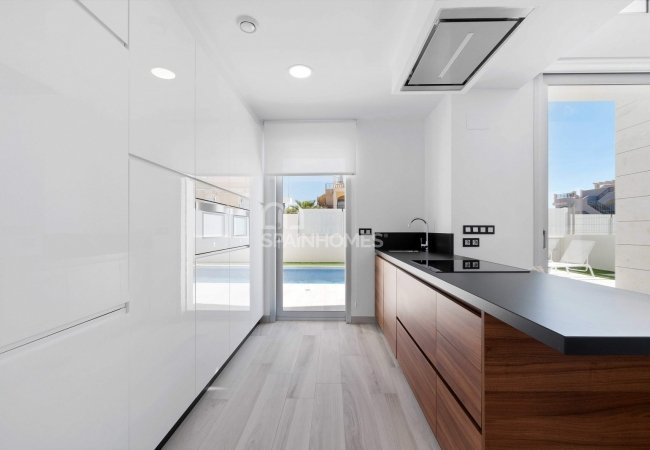 Turnkey Detached Villas with Swimming Pool in Orihuela Costa