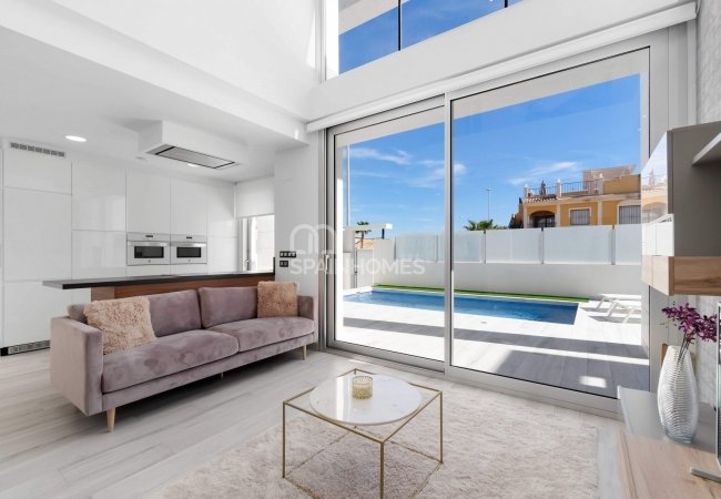 Turnkey Detached Villas with Swimming Pool in Orihuela Costa