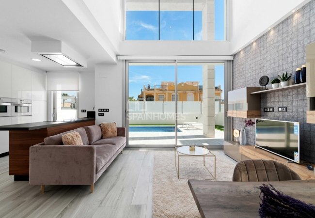 Turnkey Detached Villas with Swimming Pool in Orihuela Costa