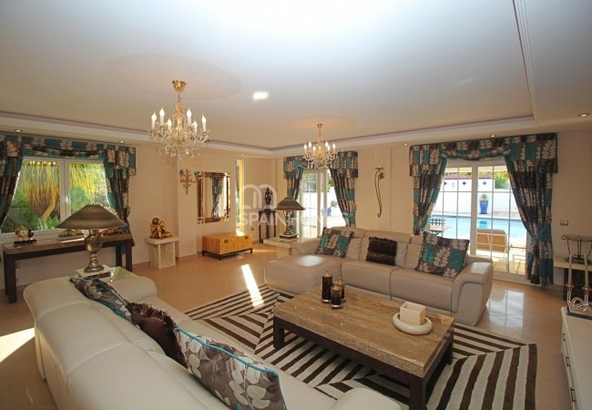 Alhaurin De La Torre’de Yerleşim Bölgesinde Müstakil Villa 41