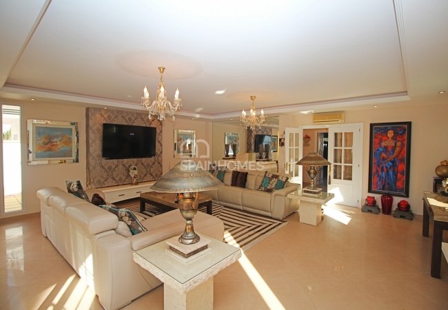 Alhaurin De La Torre’de Yerleşim Bölgesinde Müstakil Villa 43