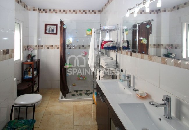 Benalmádena'da Merkezi Konumda Yer Alan Komple Bina