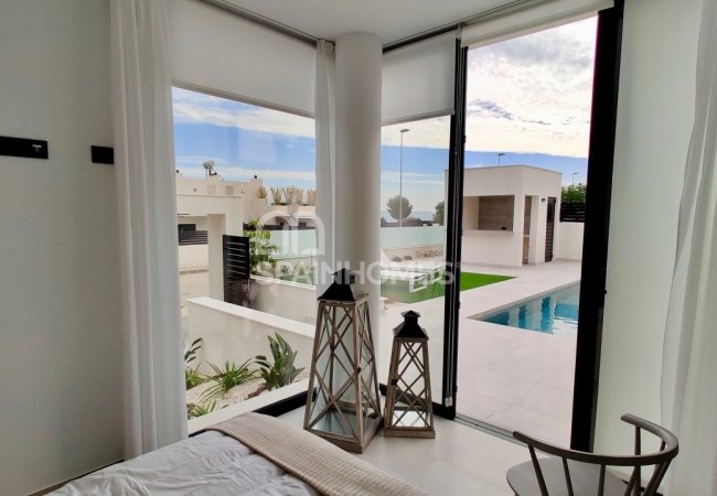 Brand-new Villas 10 Minutes to the Beach in Polop