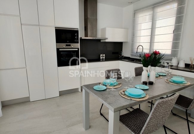 Brand-new Villas 10 Minutes to the Beach in Polop