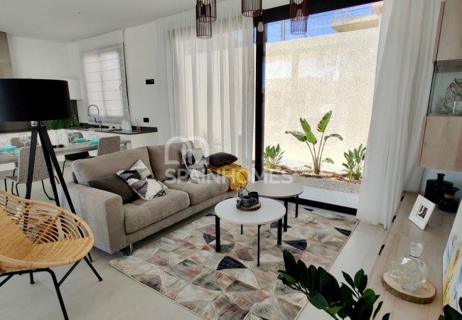 Brand-new Villas 10 Minutes to the Beach in Polop