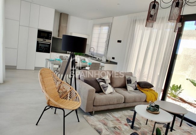 Brand-new Villas 10 Minutes to the Beach in Polop