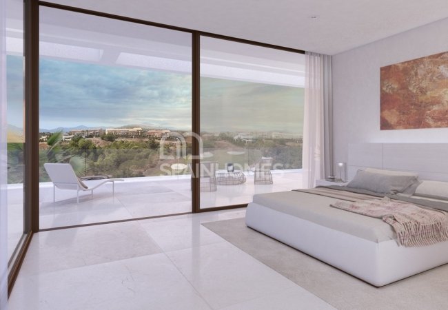 Fantastically Located Detached Villa on the Golf Front in Estepona 8